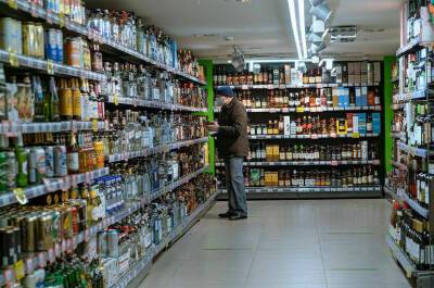 В Думу внесли проект о штрафах за покупку алкоголя для несовершеннолетних