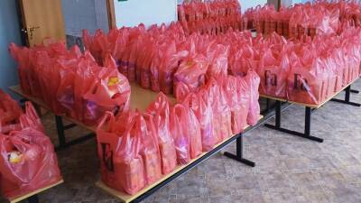 В Шацком районе школьникам на дистанционном обучение выдают продуктовые наборы