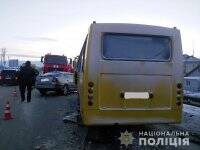 Под Львовом пассажирский автобус столкнулся с легковушкой: есть погибший и пострадавшие