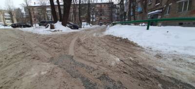 Жители Тверской области за неделю 42 раза пожаловались в ГЖИ на нечищенные крыши и дворы