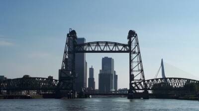 В Роттердаме разберут исторический мост, чтобы пропустить яхту основателя Amazon