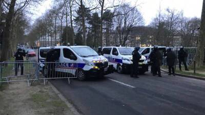Полиция Франции применила слезоточивый газ против митинговавших школьников