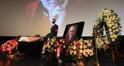 На похороны сценариста "Родни" Виктора Мережко пришли его дети и знаменитости
