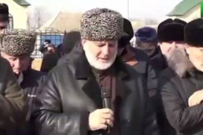 Опубликовано видео, как плачущие родственники Янгулбаевых отрекаются от «врагов народа»