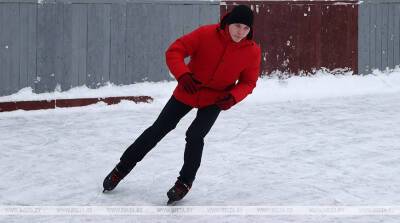 ФОТОФАКТ: В школах Могилева учащиеся осваивают катание на коньках и лыжах