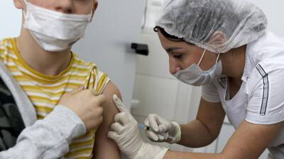 В Татарстане более 500 подростков вакцинировались против COVID-19