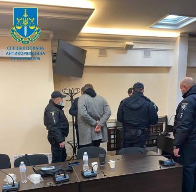 Суд засудив до 7 років увʼязнення двох колишніх суддів київського райсуду за хабар