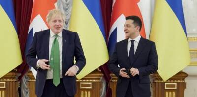 Олейник: Борис Джонсон привез Зеленскому галстук для жевания