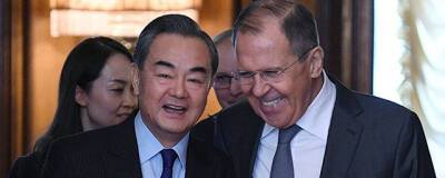 Глава МИД Китая Ван И заявил Лаврову о намерениях укреплять отношения с Россией