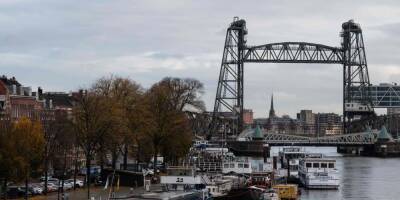 У Нідерландах розберуть історичний міст для проходу яхти Джеффа Безоса