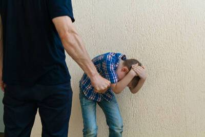 Жителю Смоленской области вынесли приговор за истязание детей