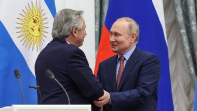 Путин провел переговоры с президентом Аргентины в Кремле