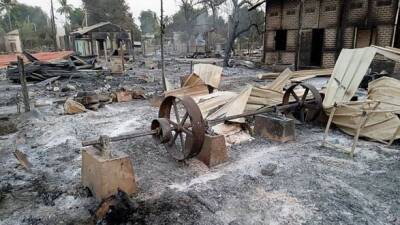 Войска хунты Мьянмы сожгли более 400 домов крестьян