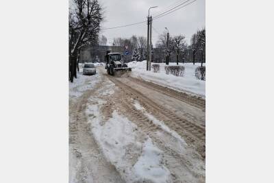 15 улиц в Смоленске расчистят от снега в ближайшие сутки