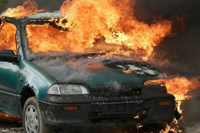 Автомобиль загорелся на Пискунова в Нижнем Новгороде