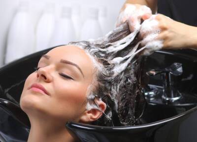 Как часто надо мыть голову и нормально ли, если при мытье выпадают волосы?