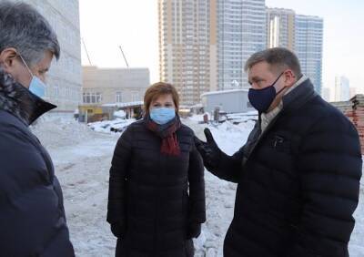 Любимов пообещал решить вопрос с ливневкой у новой школы в Кальном