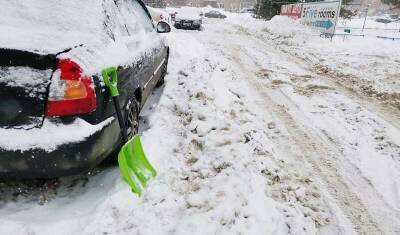 «Тротуары превратились в кашу»: как коммунальщики Уфы не справляются со старым снегом
