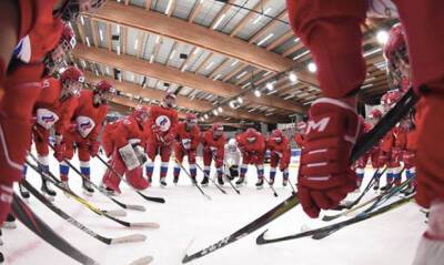У шестерых игроков олимпийской сборной России по хоккею выявили коронавирус