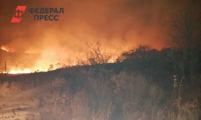 В Приморье серьезный пожар полыхает около поселка