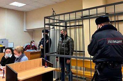 В Петербурге сотрудник ДПС, сломавший ключицу коллеге, отправлен под домашний арест