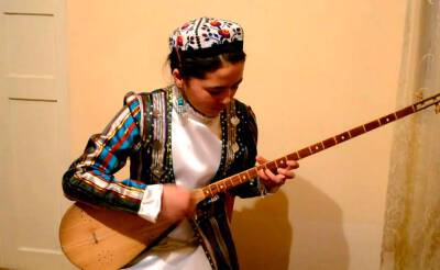 Школьники Узбекистана будут обучаться исполнению мелодий как минимум на одном из национальных музыкальных инструментов
