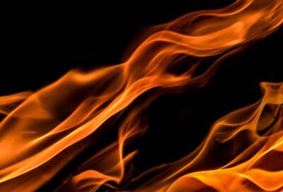 Пожарные и спасатели в Ленобласти выезжали на тушение возгораний восемь раз за сутки