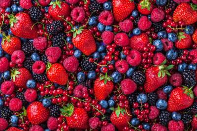 Эндокринолог Подольхова: При диабете рекомендуется употреблять ягоды, персики и яблоки