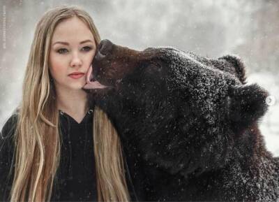 Ролик девушки из Новосибирска с ручным медведем набрал 280 тысяч просмотров в TikTok