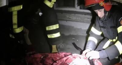 В Черкассах 93-летняя старушка выпала с третьего этажа и осталась жива