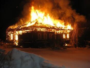 Дом конца 19 века сгорел минувшей ночью в Вологодской области