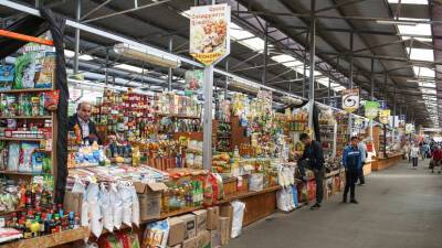 К ответственности за завышение цен на продукты в России в 2021 году привлечены 690 человек