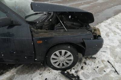 В Воронежской области пенсионер на «Калине» нарушил ПДД и спровоцировал аварию с двумя пострадавшими