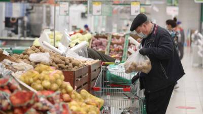 Более половины украинцев стали беднее в 2021 году – результаты опроса