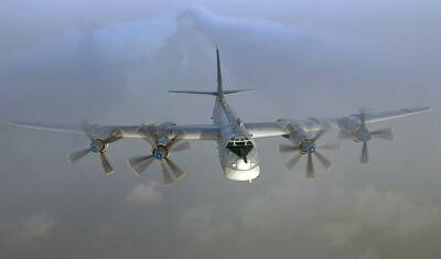 Два бомбардировщика Ту-95 совершили 15-часовой полет над нейтральными водами