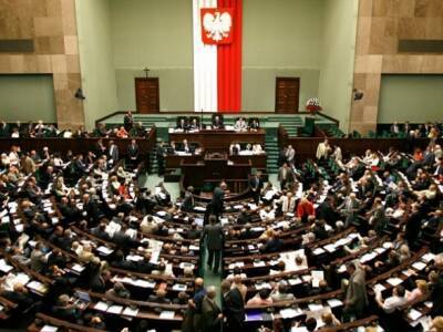 Сенат Польши единогласно одобрил резолюцию в поддержку Украины