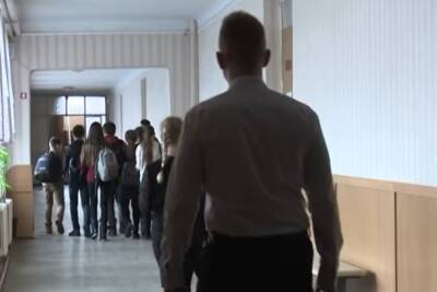 Директор постелил "золотую" плитку в школе на Одесчине: как она выглядит