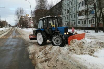 Ночью из Великого Новгорода вывезли двести машин снега