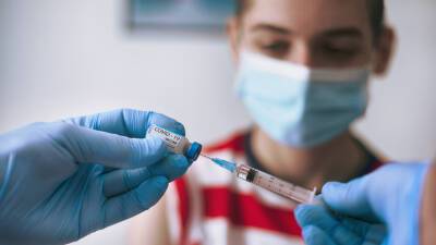 В Оренбургской области прививку от COVID-19 сделали 1100 подростков