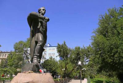 На Украине демонтировали памятник Александру Суворову