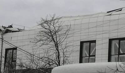 В Подмосковье под тяжестью снега обрушилась крыша школы