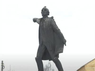 В Полтаве демонтировали памятник Суворову, Дробович назвал причину. Видео