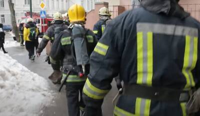 Пожар разгорелся в студенческом общежитии Харькова: кадры с места ЧП