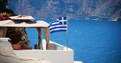 Греция отменяет обязательный COVID-тест для вакцинированных туристов
