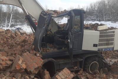 Житель Суворовского района погиб в результате обрушения кирпичной кладки
