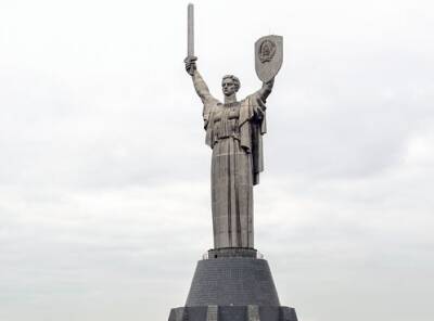 В Киеве национальными цветами подсветят памятник «Родина-Мать»