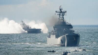 Корабли Северного флота провели учения в сложных погодных условиях на Атлантике - 5-tv.ru - Россия - Северный Флот