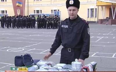 Тренеры по выживанию учат украинцев собирать тревожный чемоданчик...