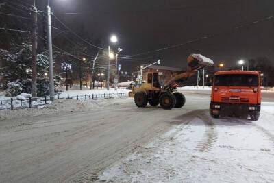 329 кубометров снега вывезли с улиц Смоленска за сутки