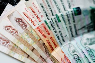 Средняя зарплата петербуржца выросла почти на 11%